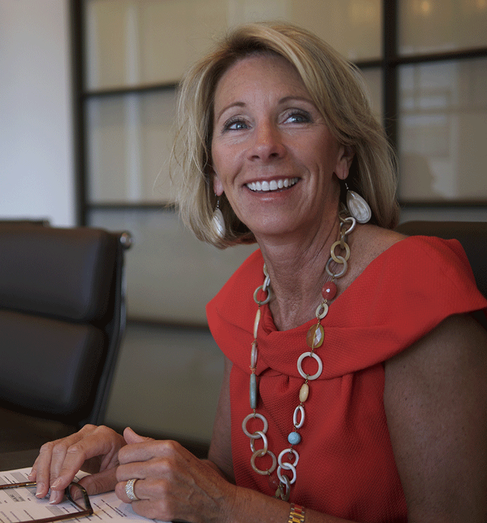 2013_Spring_DeVos_Photo1